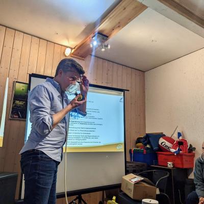 O2 Initiative Maske Vortrag