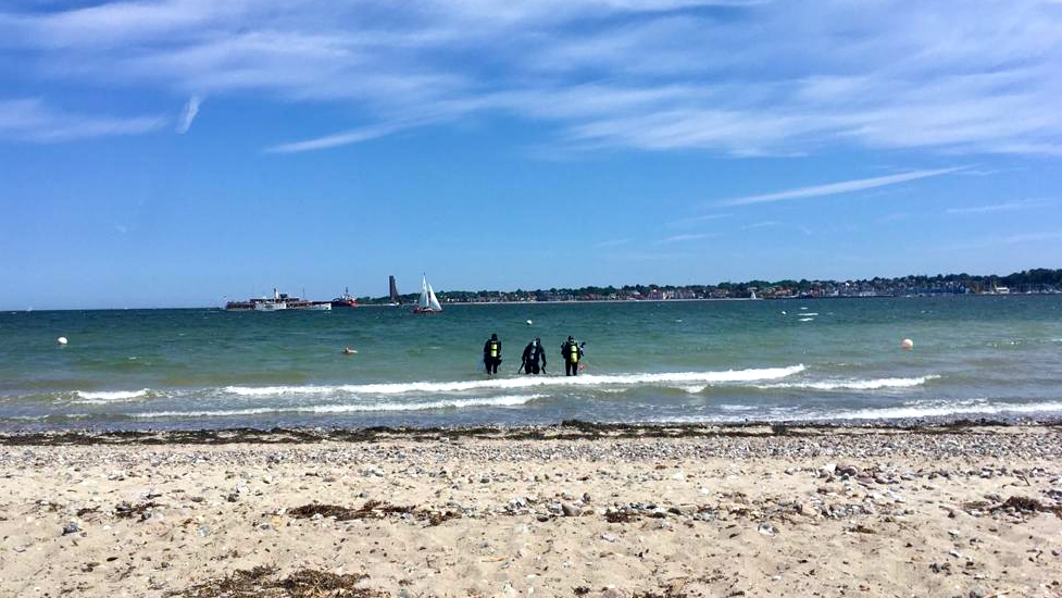 10. und 11. Juni 2023, Falckenstein Gruppenführungsseminar Hauptbild Strand mit Tauchern